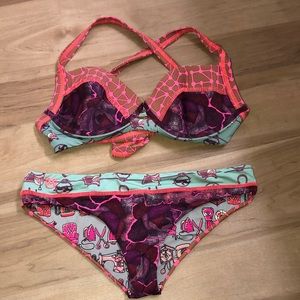 Two piece bikini with reversible bottoms